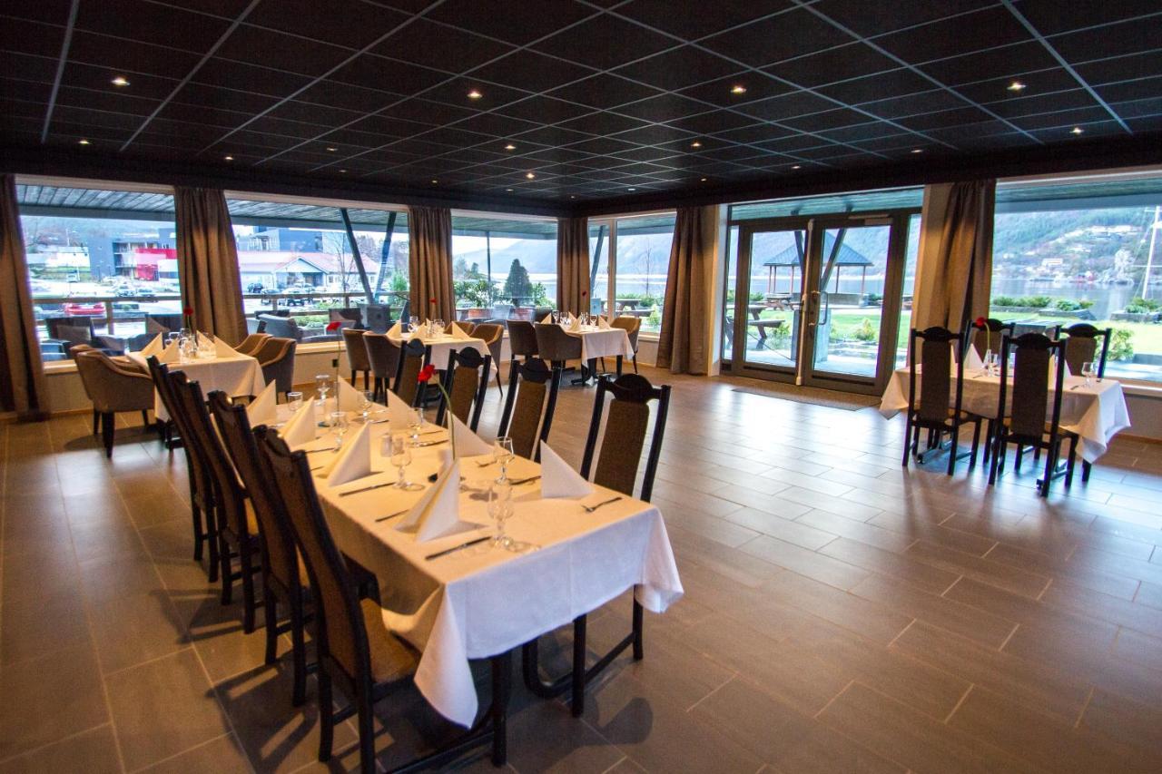 Bremanger Fjord Hotell Svelgen Bagian luar foto