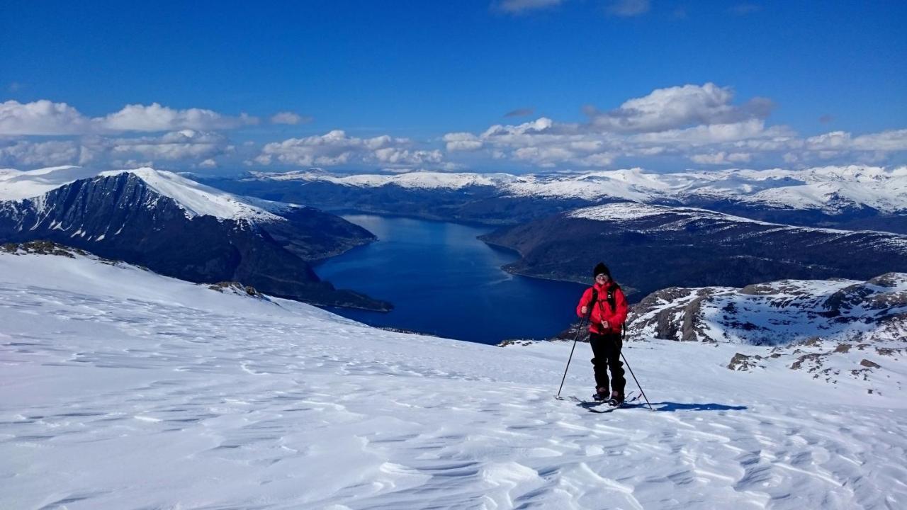 Bremanger Fjord Hotell Svelgen Bagian luar foto