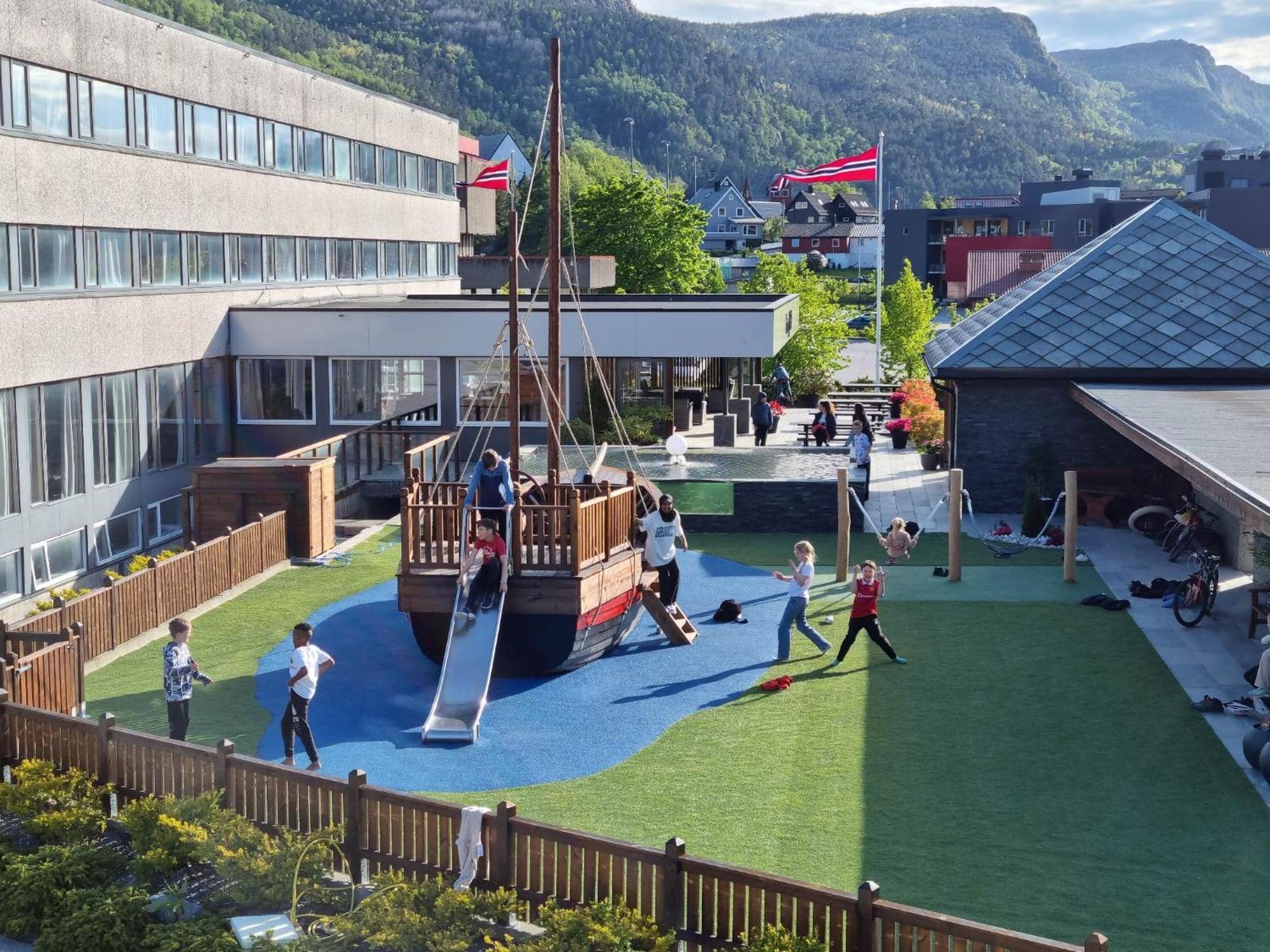 Bremanger Fjord Hotell Svelgen Bagian luar foto